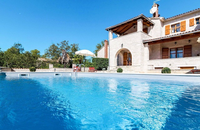 Nice apartment for 4 people with A/C, WIFI, pool, TV, terrace and pets allowed