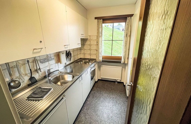 Nice apartment for 5 people with pool, WIFI, TV, balcony, pets allowed and panoramic view
