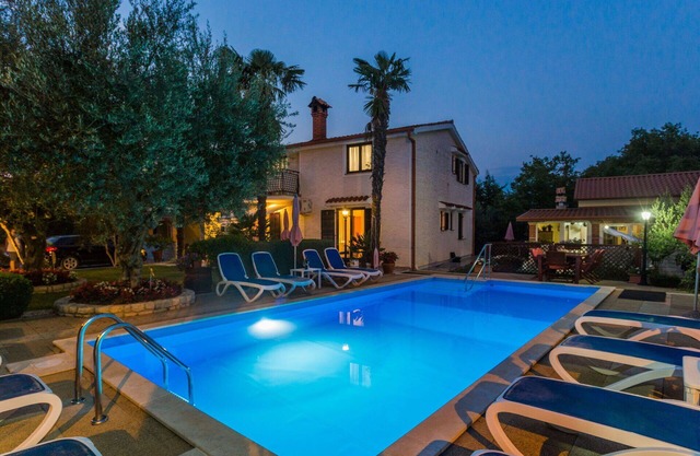 Nice apartment for 5 people with A/C, WIFI, pool, TV, terrace, pets allowed and parking