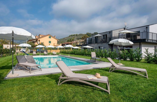 Nice apartment for 6 guests with WIFI, A/C, pool, TV, terrace and pets allowed