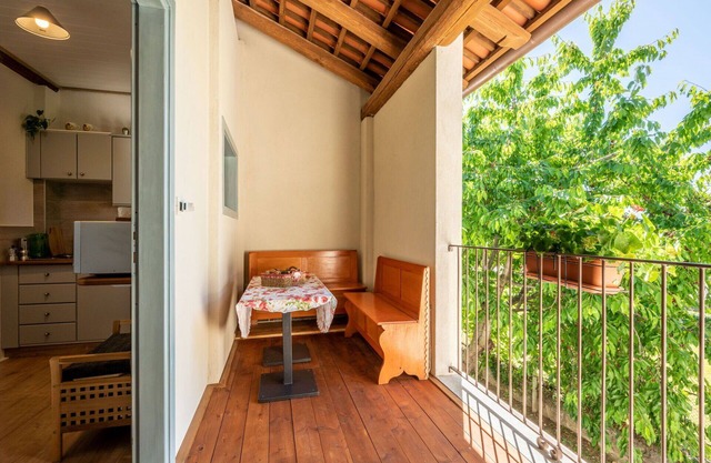 Nice apartment for 6 people with WIFI, TV, terrace and pets allowed