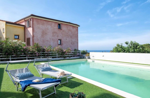 Nice apartment for 5 guests with A/C, WIFI, pool, TV and patio