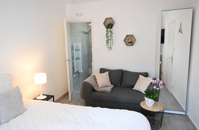 Nice apartment*free parking in the neighborhood