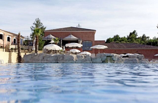 Nice apartment in villa for 4 people with pool, WIFI, A/C, TV, patio and pets allowed