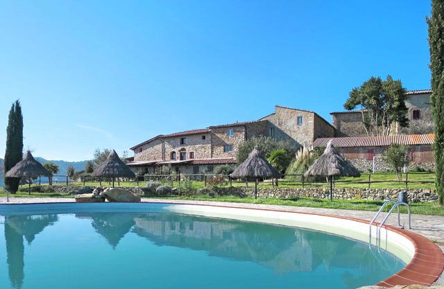 Nice apartment in villa for 4 people with pool, patio, pets allowed and panoramic view