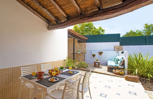 Nice apartment in villa for 4 people with pool, A/C, WIFI, TV and patio