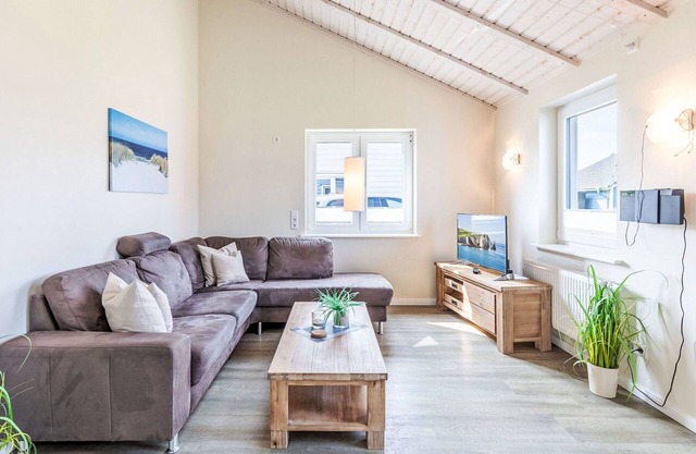 Nice apartment in villa for 2 guests with WIFI, TV and terrace