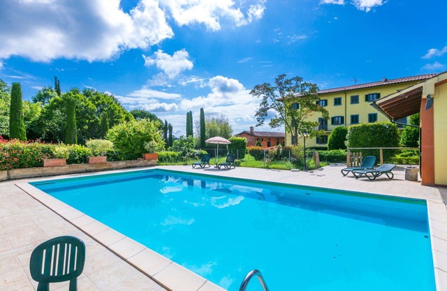 Nice apartment in villa for 10 guests with private pool, A/C, hot tub, WIFI, TV and pets allowed
