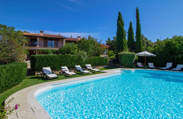 Nice apartment in villa with hot tub, WIFI, private pool, TV, patio, pets allowed and panoramic .