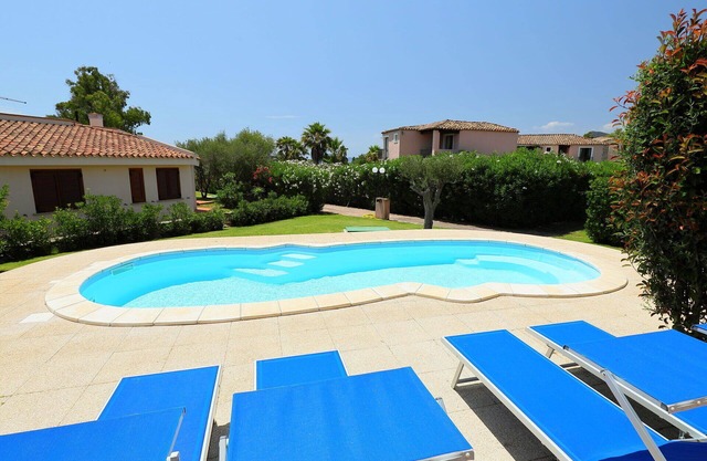 Nice apartment in villa for 6 people with WIFI, private pool, A/C, TV, terrace and parking