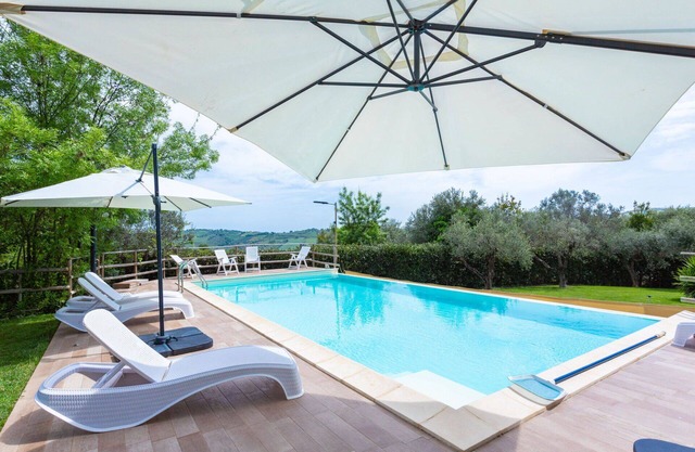 Nice apartment in villa for 6 people with pool, WIFI, TV and terrace