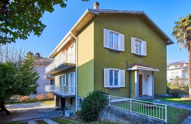 Nice apartment in villa for 16 people with WIFI, TV, balcony and pets allowed