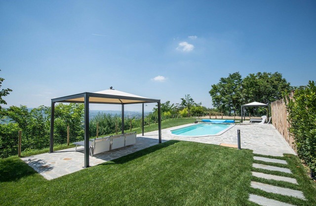 Nice apartment in villa with pool, WIFI, A/C, TV, patio, pets allowed and panoramic view