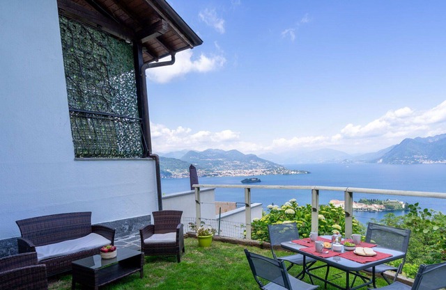 Nice apartment in villa for 8 guests with WIFI, TV, patio, pets allowed and parking