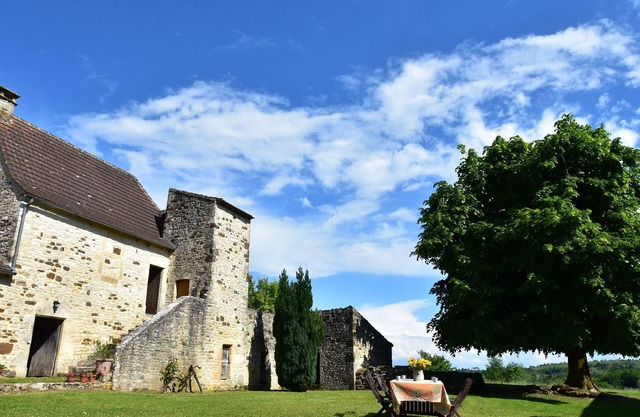 Nice holiday home with tennis court