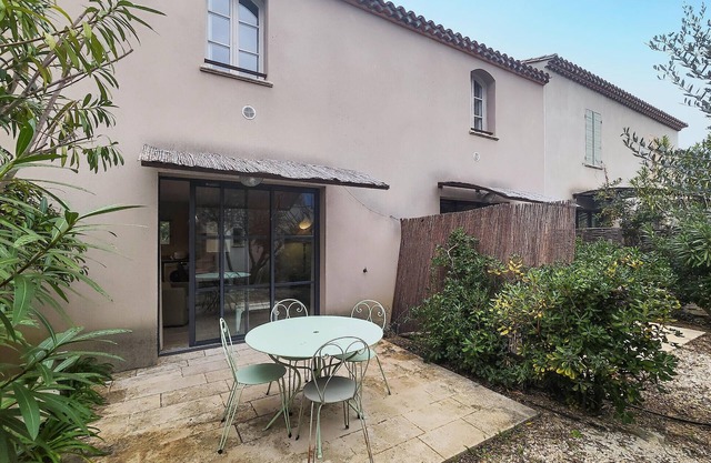 Nice home in Saint-Laurent-de-la-Ca