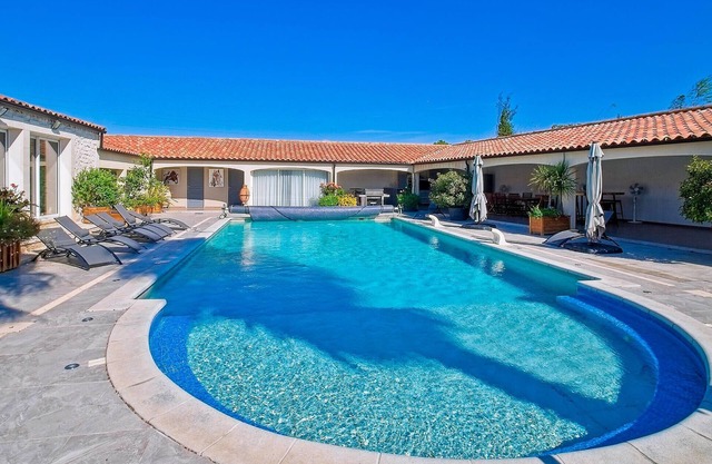 Nice home in Saint Martin De Crau
