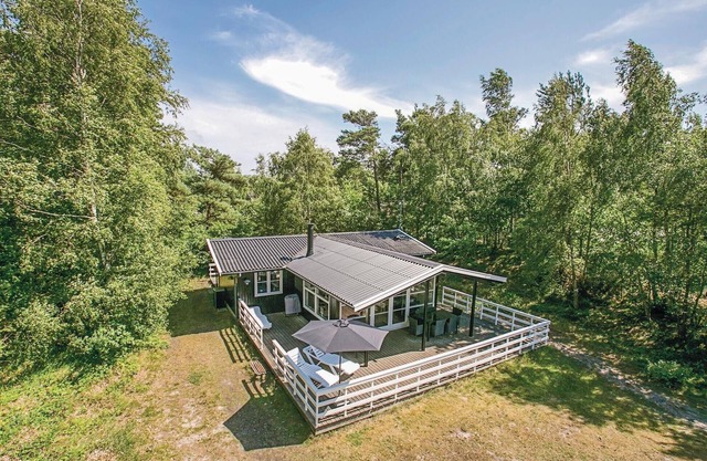 Nice home in Aakirkeby with WiFi