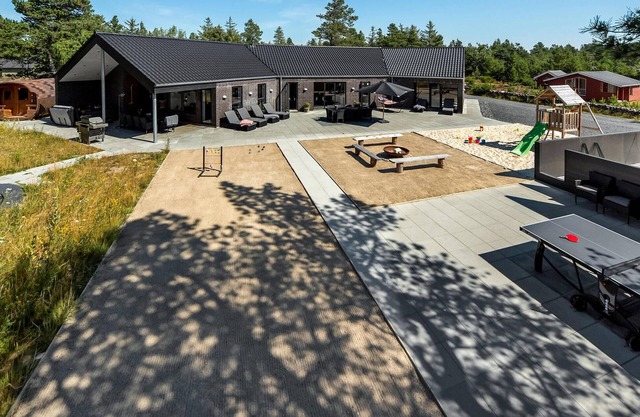 Nice home in Blåvand with kitchen