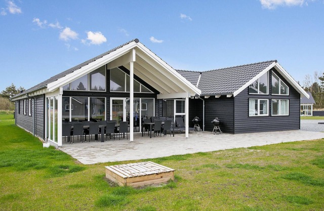 Nice home in Blåvand with kitchen