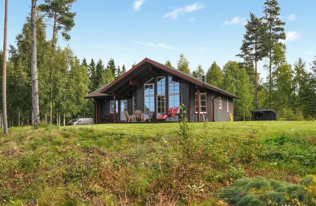 Nice home in Gunnarskog with lake view