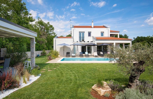 Nice home in Svetvincenat