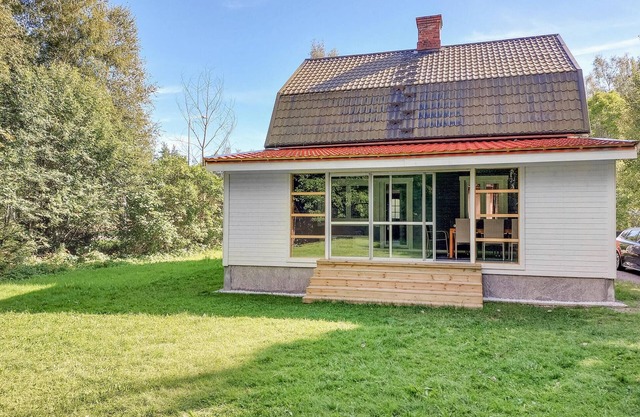 Nice home in Vislanda with WiFi