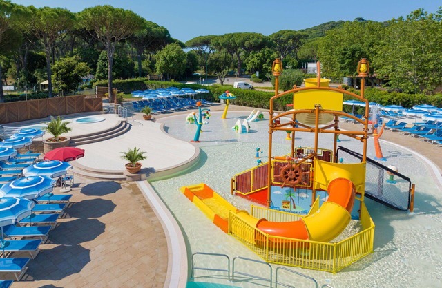 Nice apartment in villa for 5 people with A/C, WIFI, pool, TV, patio and parking