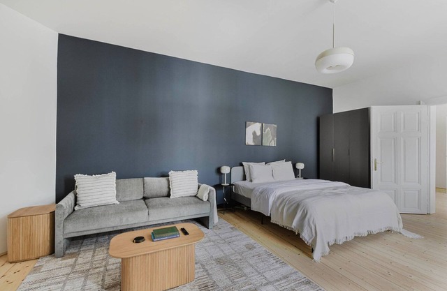 Nice Landstraße Studio w/Washer & Balcony, by Blueground