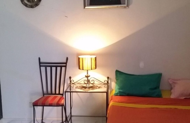 nice private room furnished with air conditioning