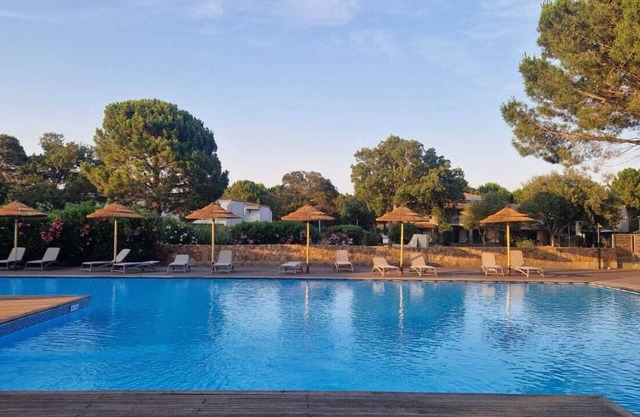 Nice T4 appartement in Hotel Residence at Lecci near Cala Rossa Beach
