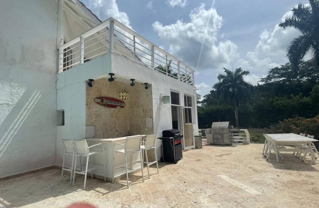Nice villa with pool 5 min from beach and 3 min from shooting Randell and hotel