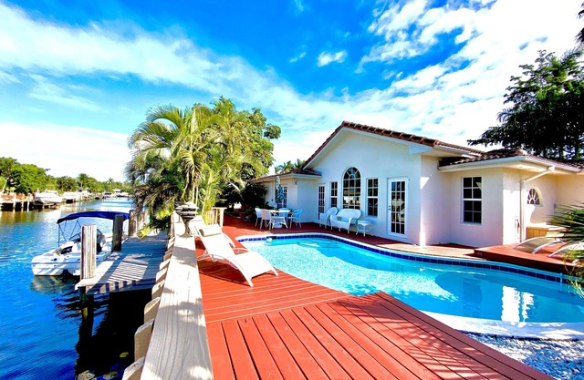 Nice Waterfont house, heated pool, deck, dock with ocean access, 3 Bed+3bath