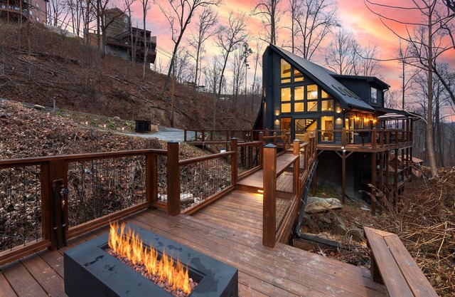 Night Owl 3 Bedroom Cabin by RedAwning