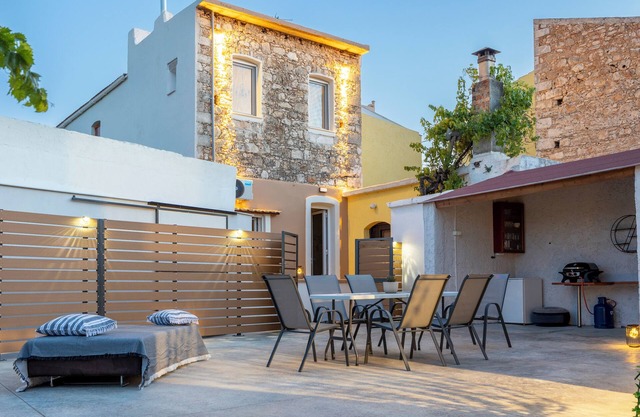 Nikos StoneHouse family home, located in the center of Prines