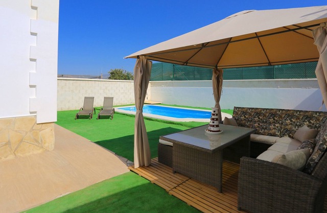 NIZA BEACH Holiday House 10PAX