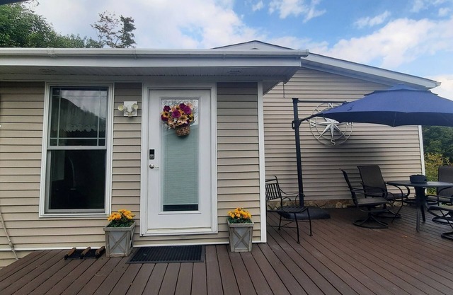 nMountain Retreat in Blue Ridge Mountains. Privacy! Owner Managed.