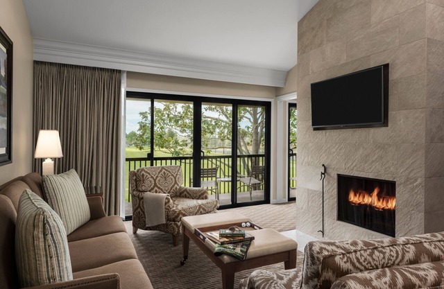 No Boring Days! 4 Spacious Suites Close to Black Stallion Winery, Onsite Golf!