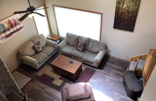 NO CLEAN FEE! Book for Fall and Winter.