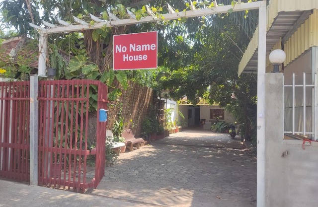 No Name House