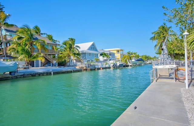 No Offering a discount from now until July 21! 3/2 canal front home!