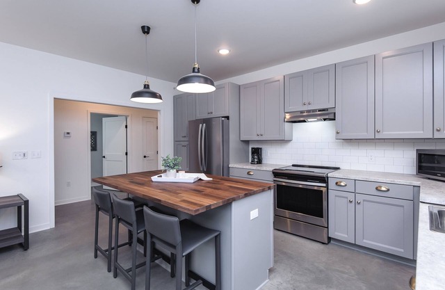 *No Stairs* 2 Bed/2 Bath, 7 Blocks to Mayo, Fully Furnished