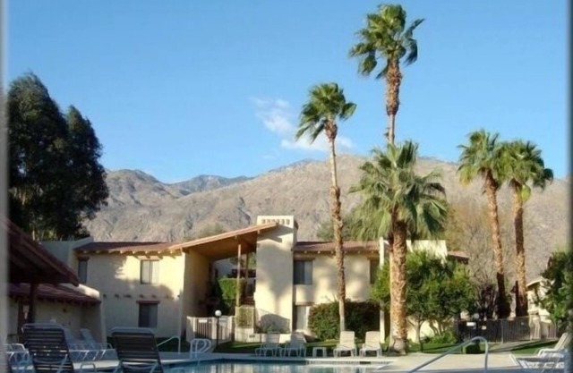 No Stairs! 2BR/2BA Reno Designer Furnished Washer/Dryer, Walk DNT, Wi-Fi, Phone