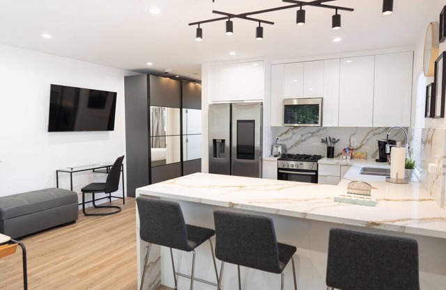 NOHO URBAN RETREAT: NEWLY REMODELED 1-BEDROOM APT w/PARKING & EV CHARGER p71