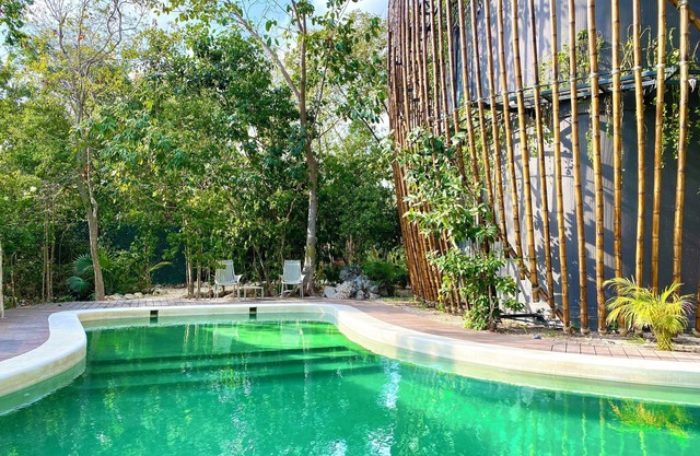 Noom by Andiani Travel