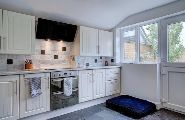 Norfolk Luxe Beach House Sleeps 8 Dog Friendly