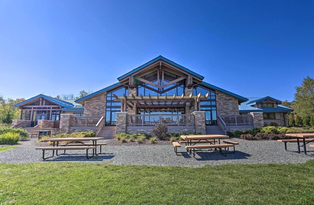 North Arrowhead Lake Cabin w/Deck, Pets Welcome!