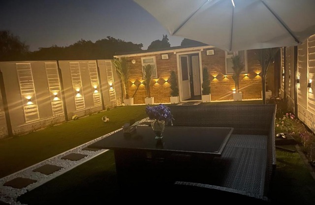 North Avenue Guest House Ltd, Heathrow Airport-Free Parking