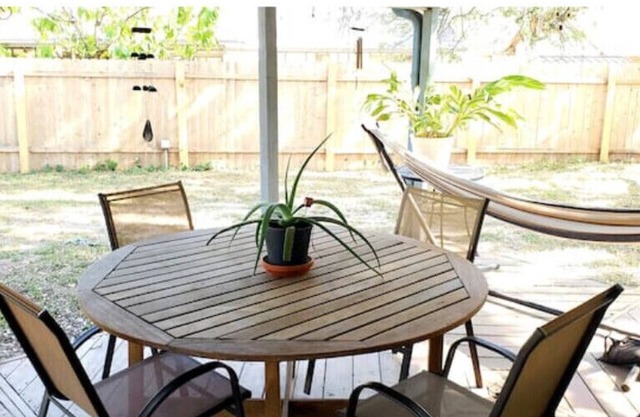 North Central Comfort! Close to Downtown-UT-Domain-Q2 Stadium Pet-Kid Friendlyn
