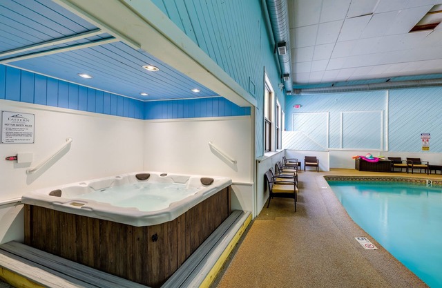 North Conway Condo w/Pool Access: 2 Mi to Skiing
